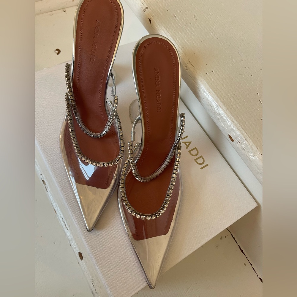 Amina Muaddi Gilda Glass Mule Size 38.5
Worn 3x. Very very comfortable.